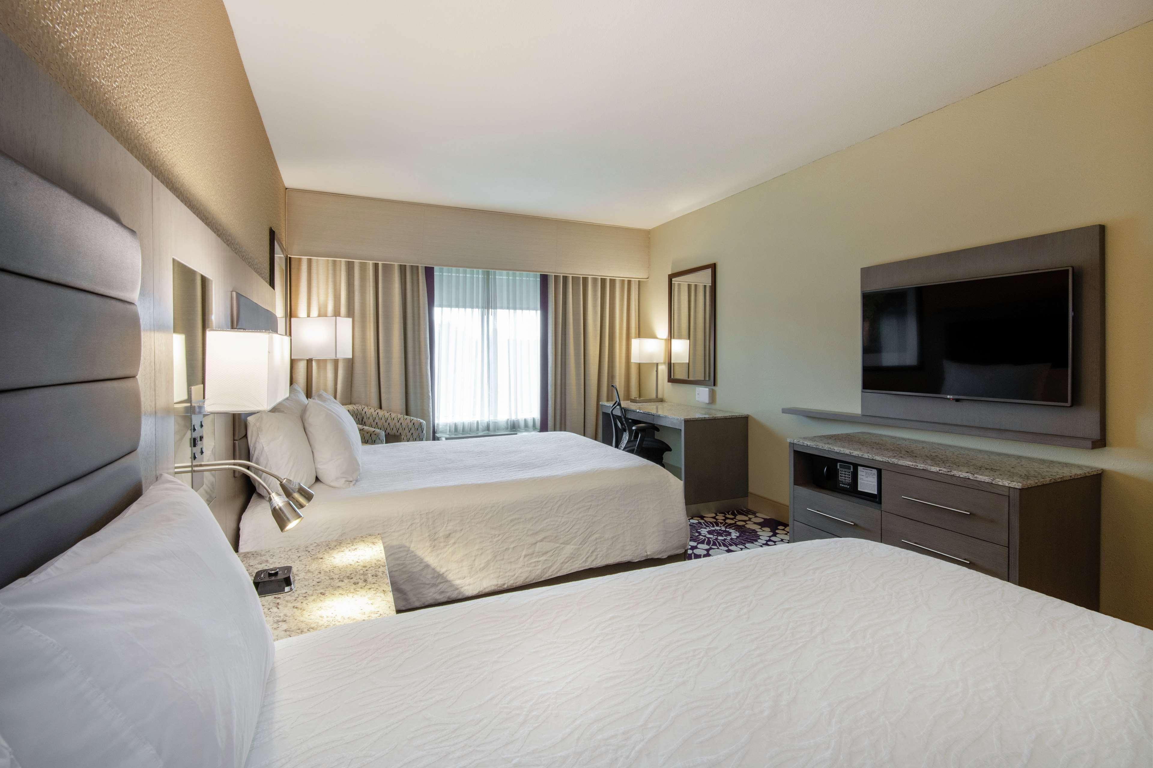 Hilton Garden Inn Raleigh/Crabtree Valley Екстериор снимка
