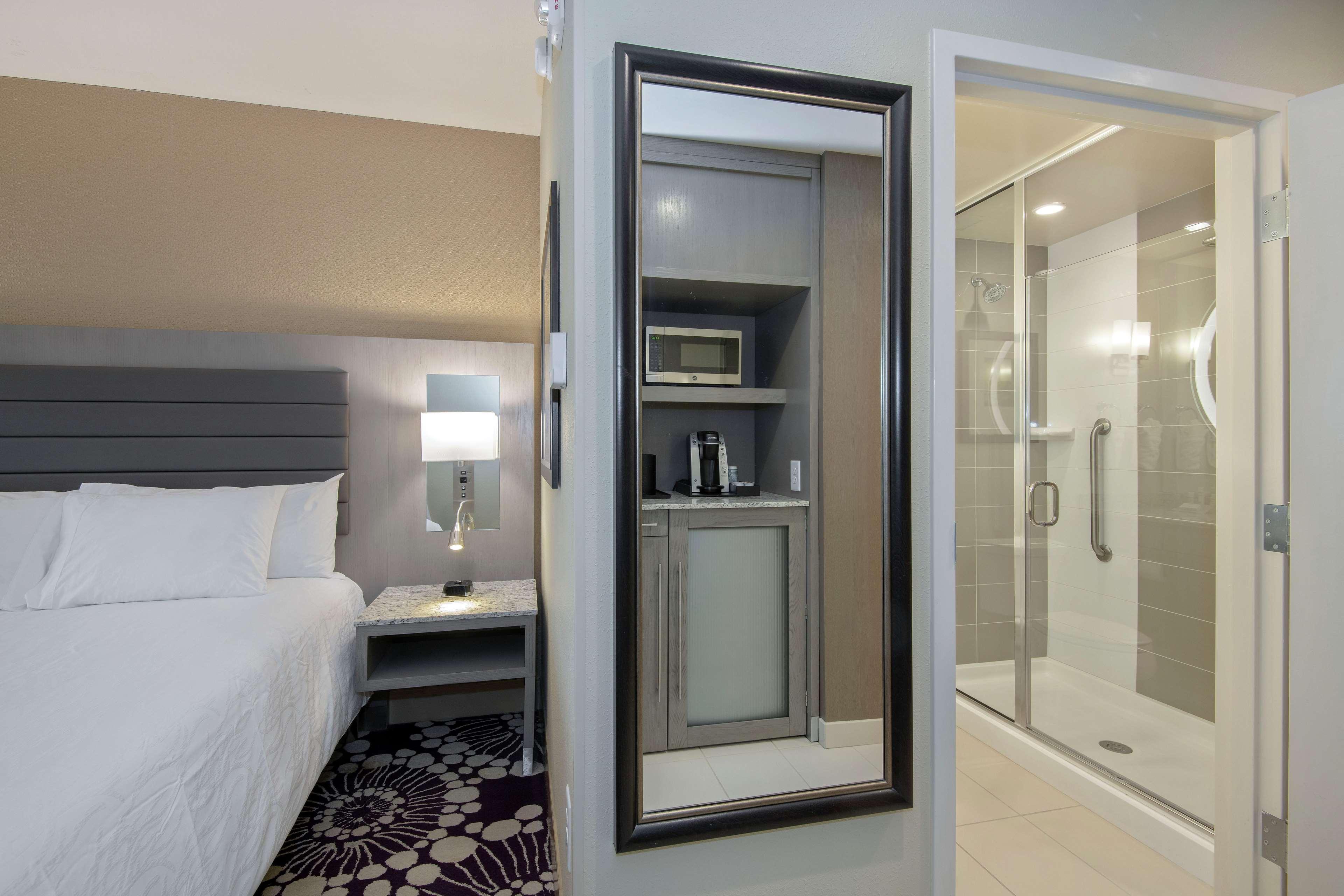 Hilton Garden Inn Raleigh/Crabtree Valley Екстериор снимка