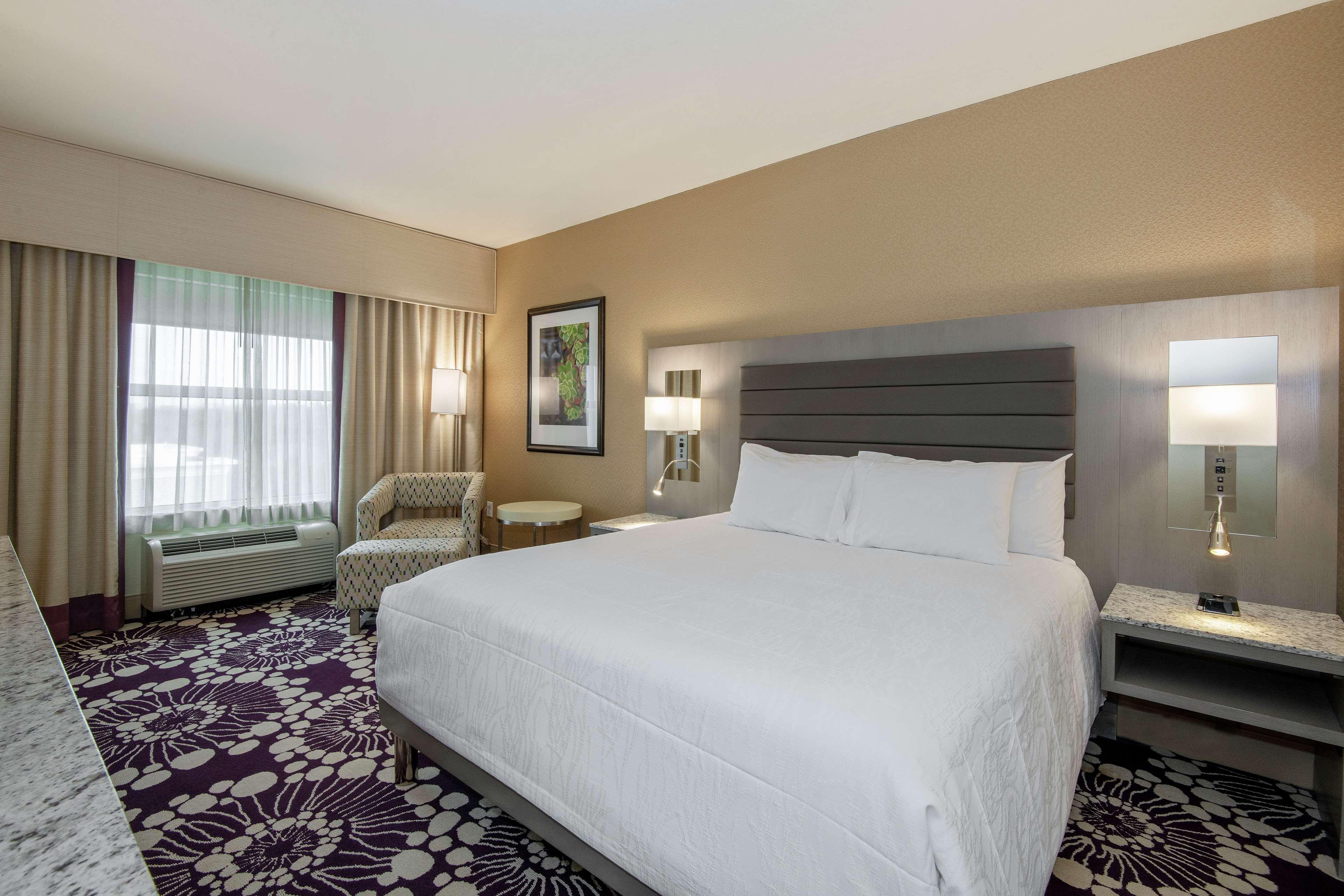 Hilton Garden Inn Raleigh/Crabtree Valley Екстериор снимка