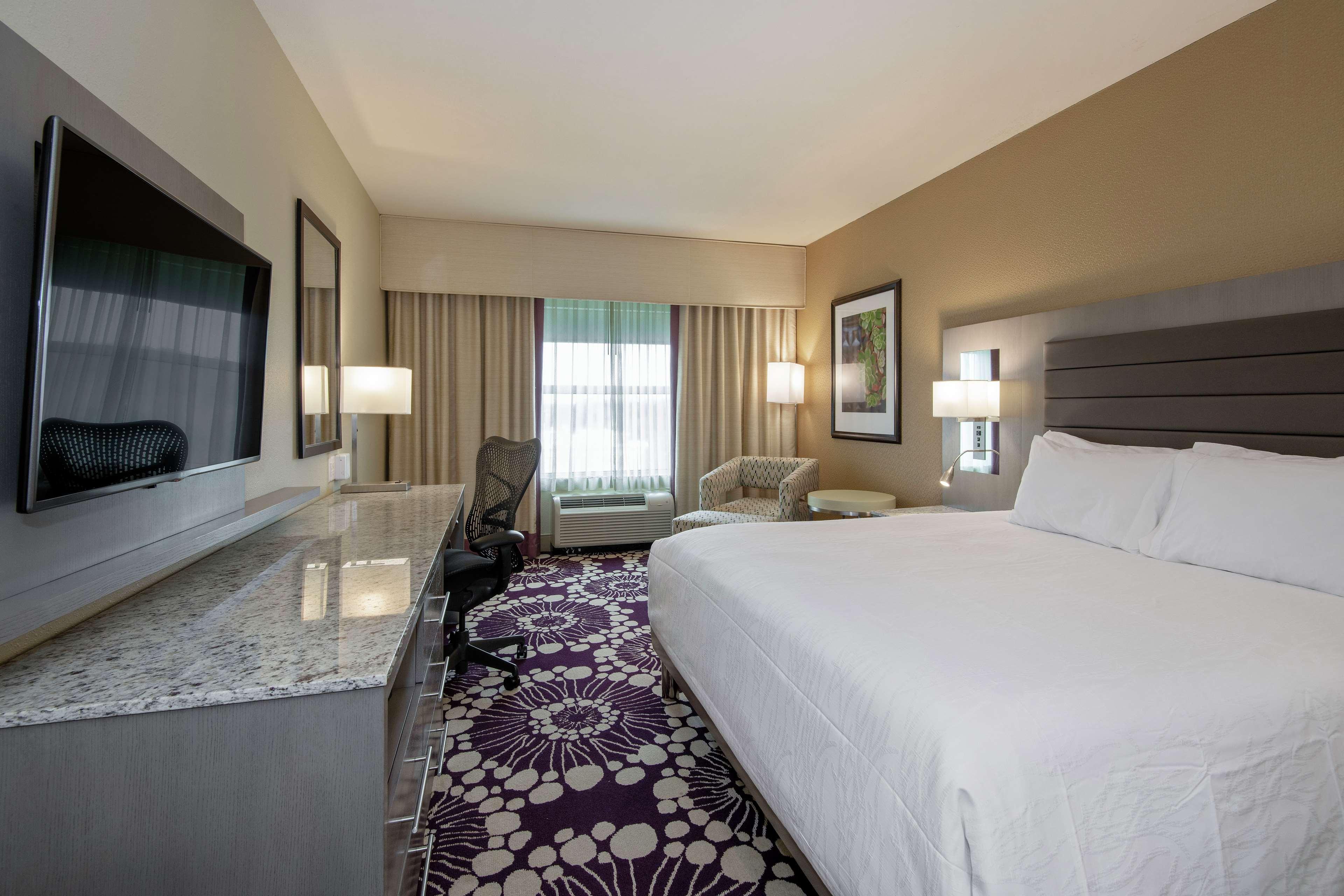 Hilton Garden Inn Raleigh/Crabtree Valley Екстериор снимка