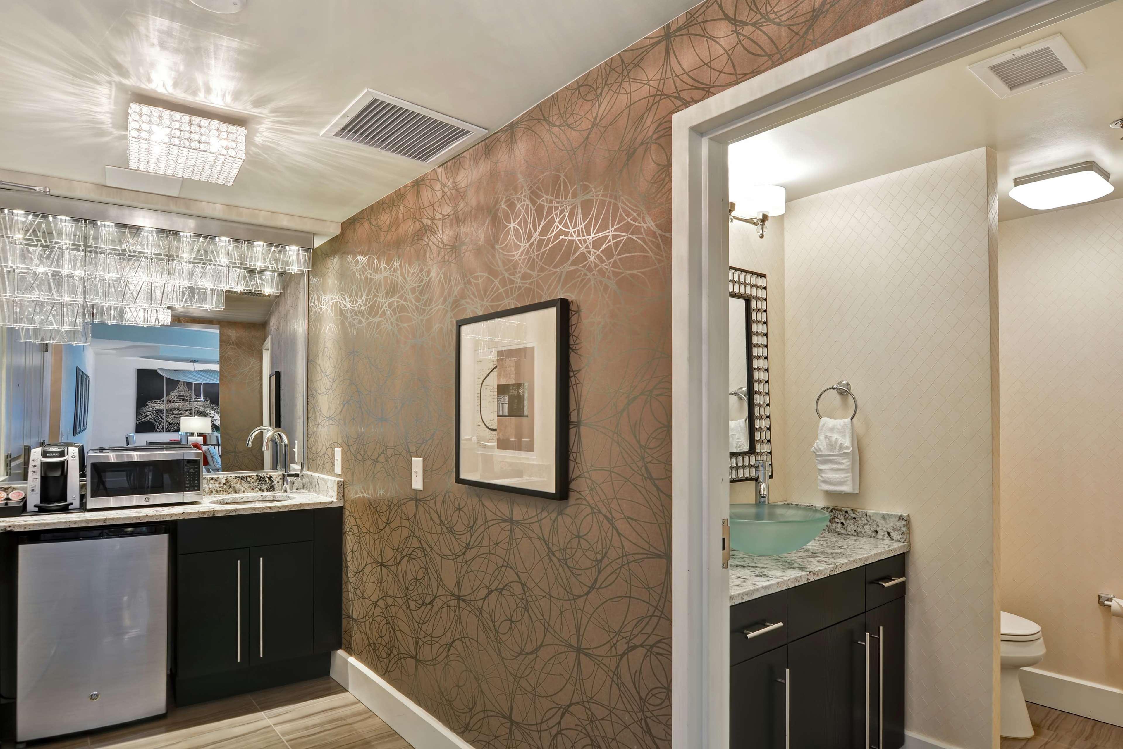 Hilton Garden Inn Raleigh/Crabtree Valley Екстериор снимка