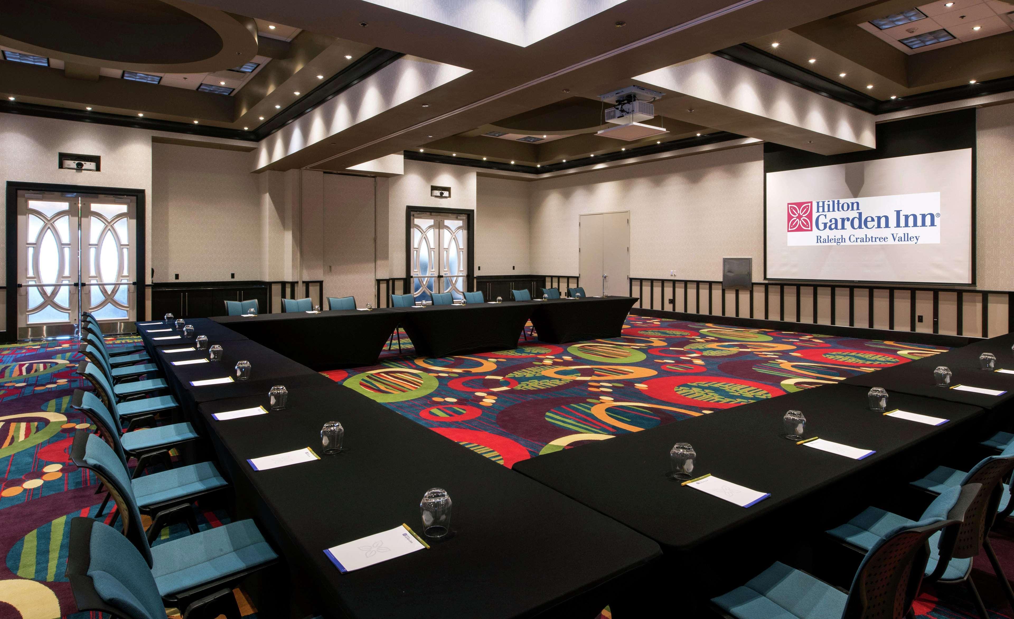 Hilton Garden Inn Raleigh/Crabtree Valley Екстериор снимка