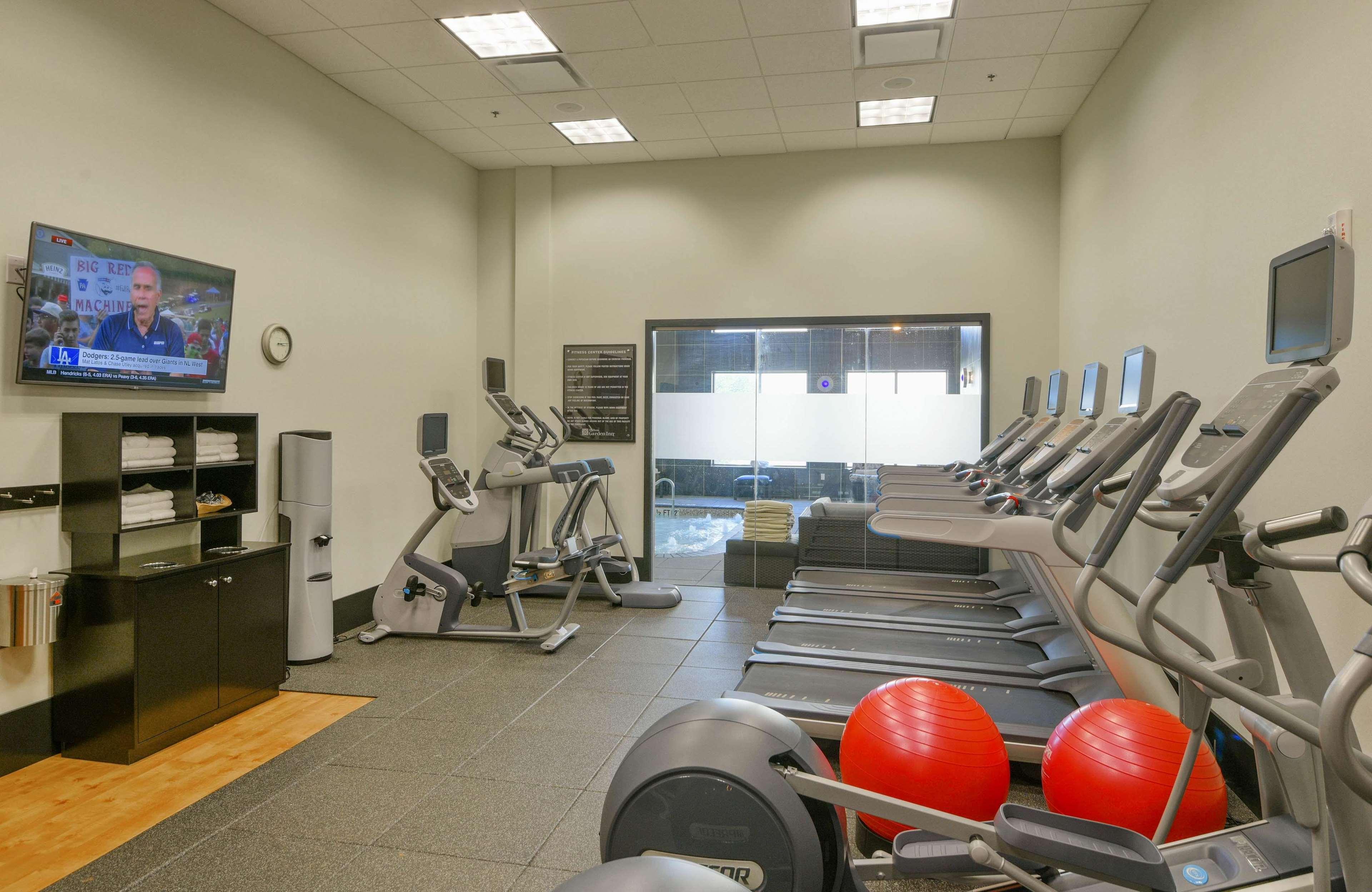 Hilton Garden Inn Raleigh/Crabtree Valley Екстериор снимка