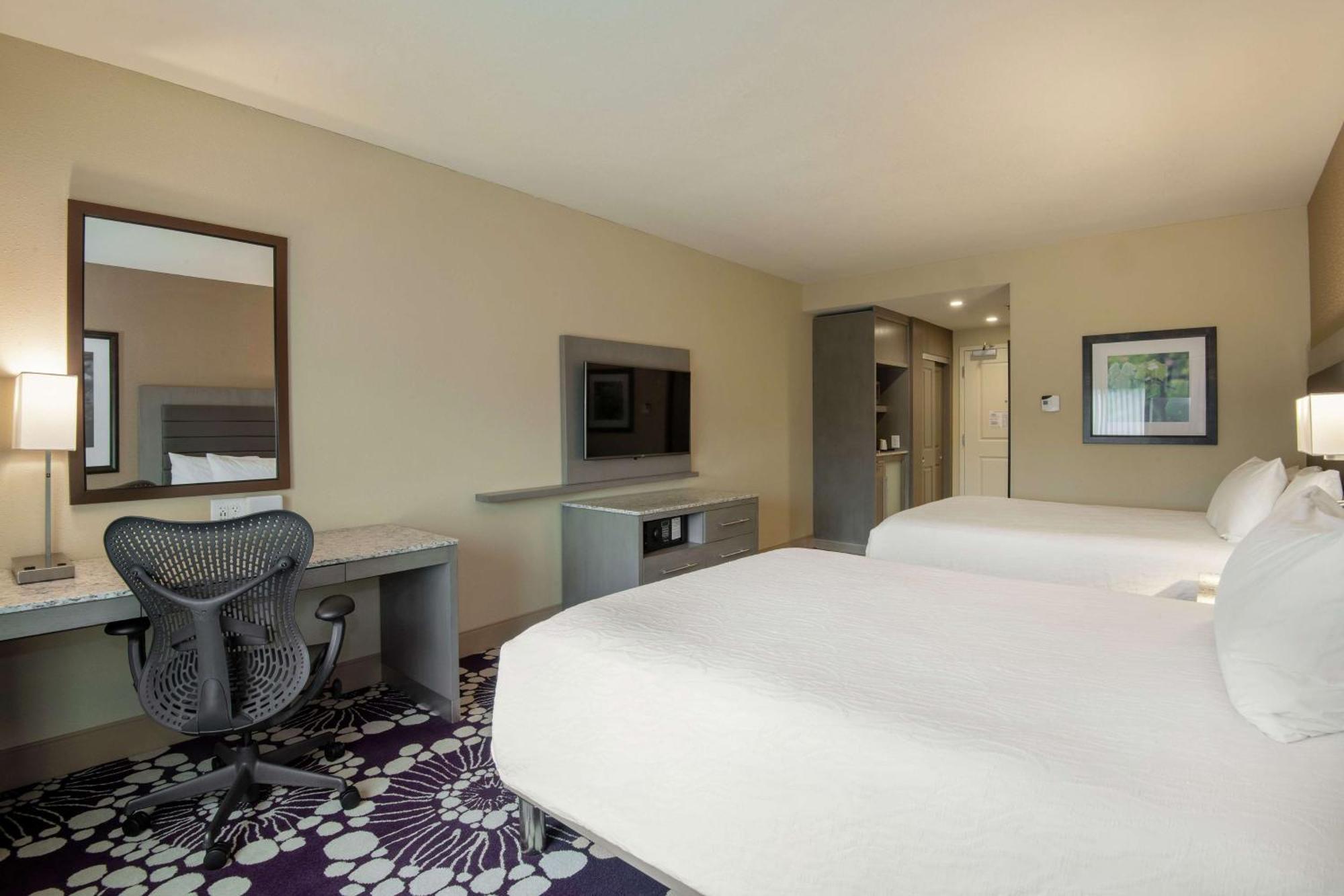 Hilton Garden Inn Raleigh/Crabtree Valley Екстериор снимка