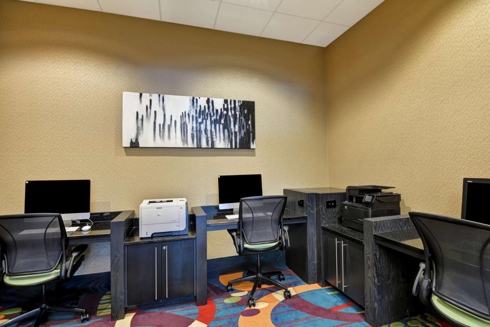 Hilton Garden Inn Raleigh/Crabtree Valley Екстериор снимка