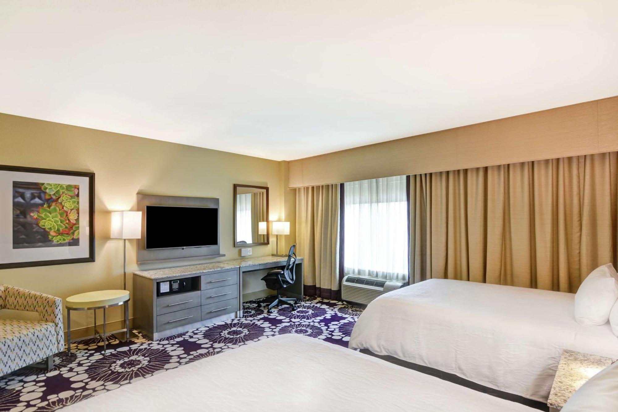 Hilton Garden Inn Raleigh/Crabtree Valley Екстериор снимка