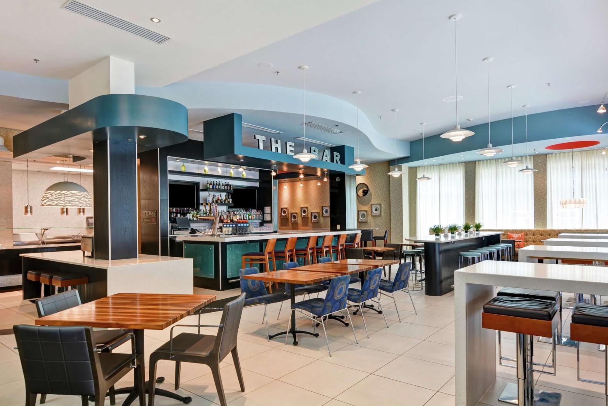 Hilton Garden Inn Raleigh/Crabtree Valley Екстериор снимка