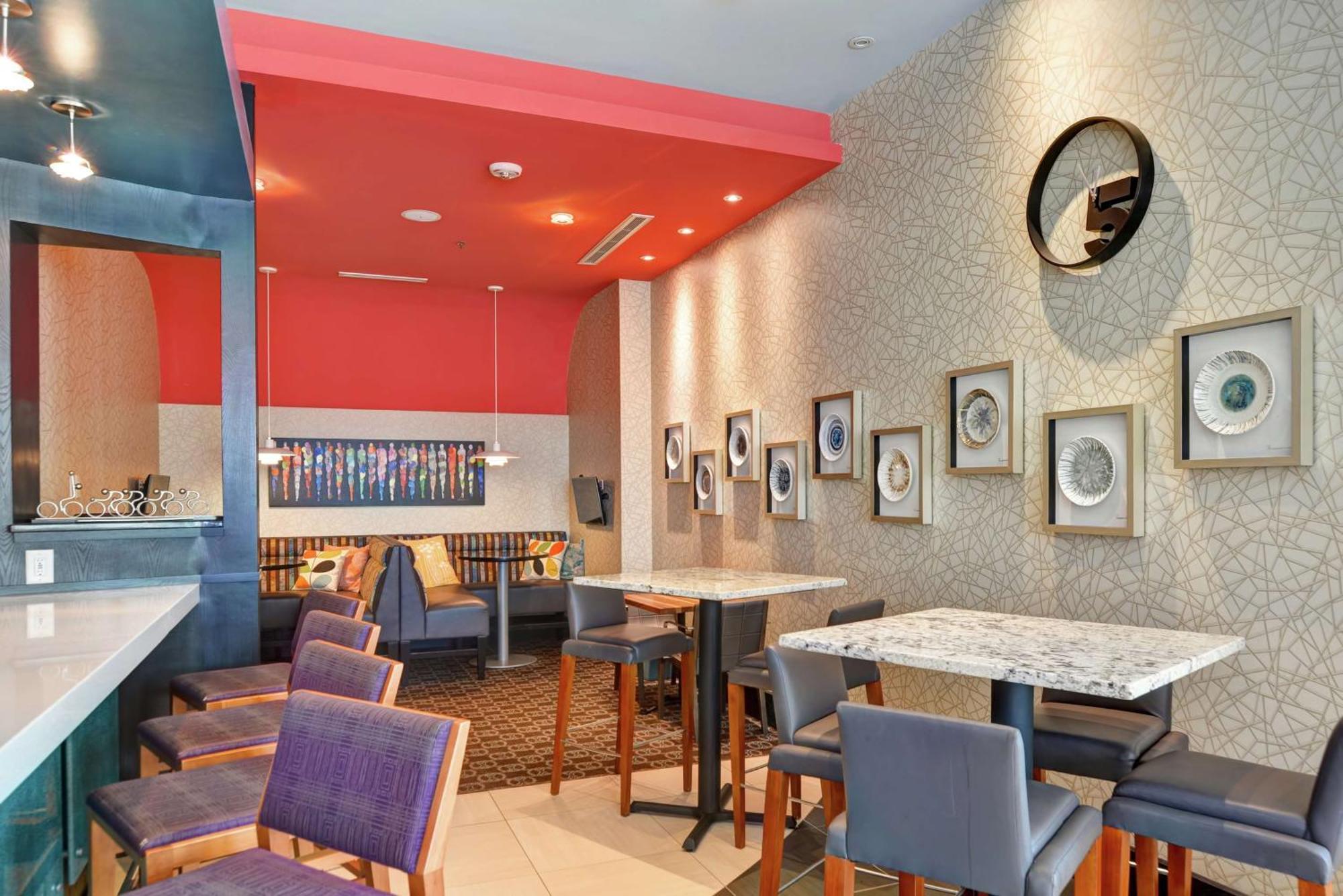 Hilton Garden Inn Raleigh/Crabtree Valley Екстериор снимка