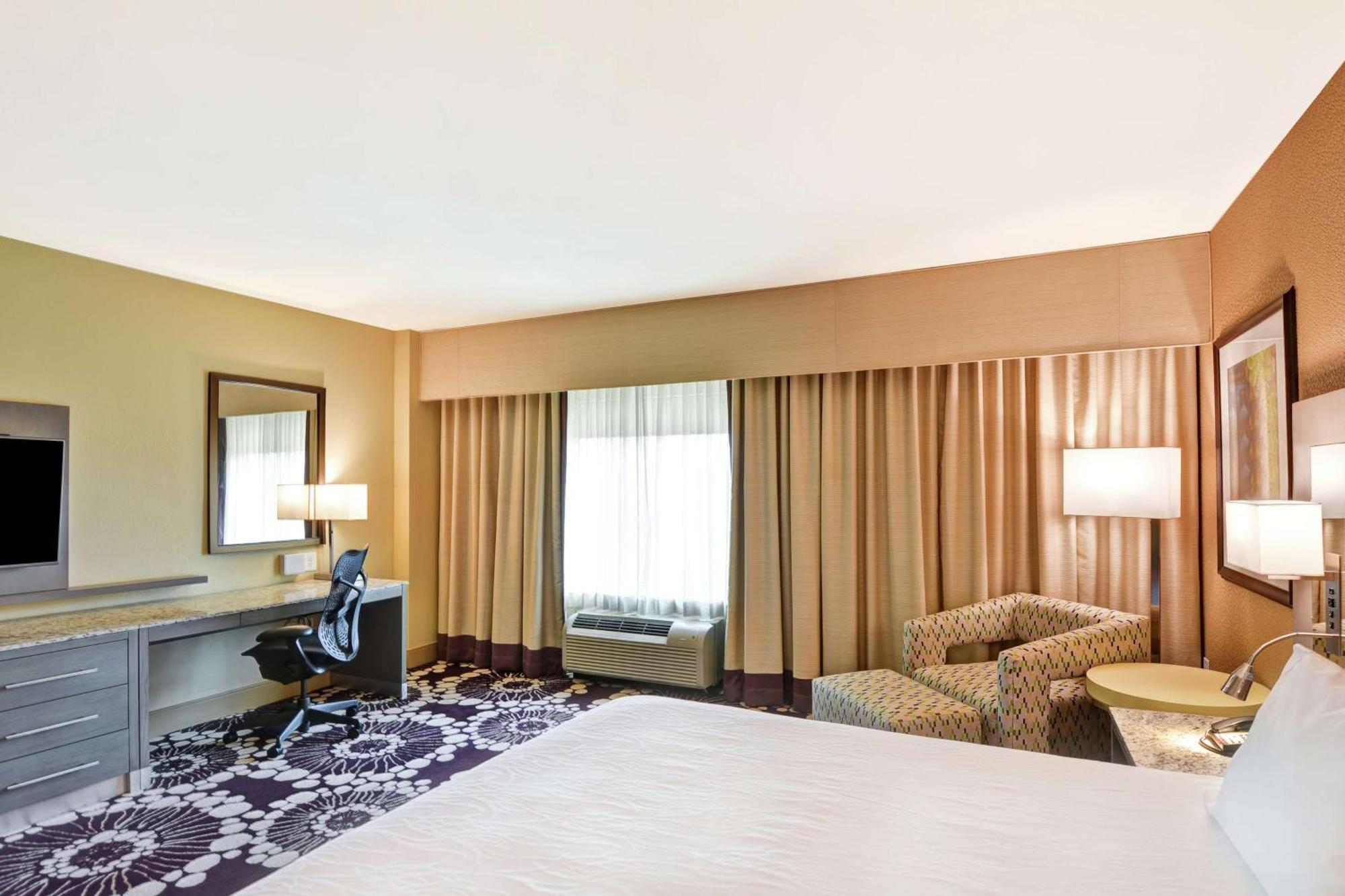 Hilton Garden Inn Raleigh/Crabtree Valley Екстериор снимка