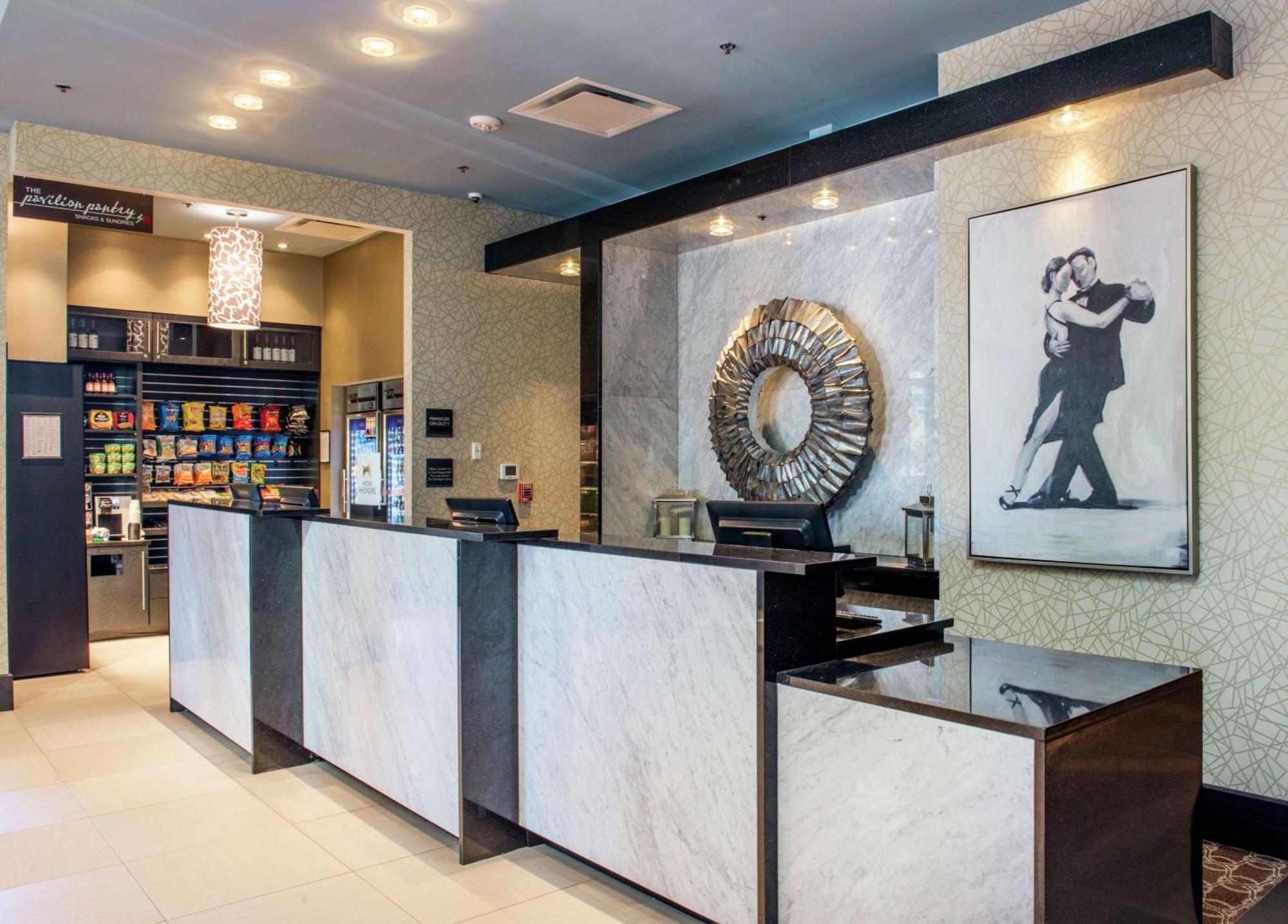Hilton Garden Inn Raleigh/Crabtree Valley Екстериор снимка