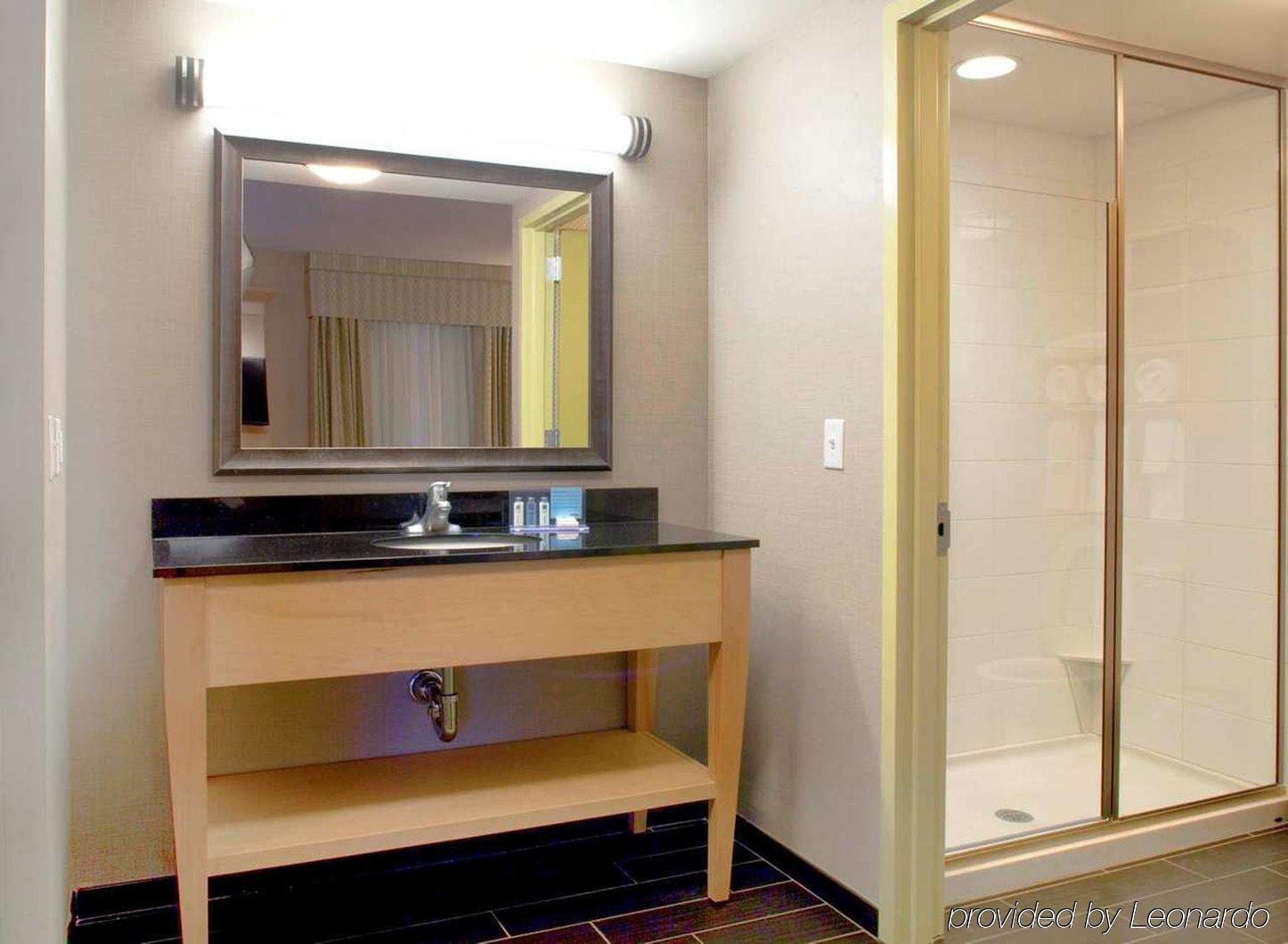 Hilton Garden Inn Raleigh/Crabtree Valley Екстериор снимка