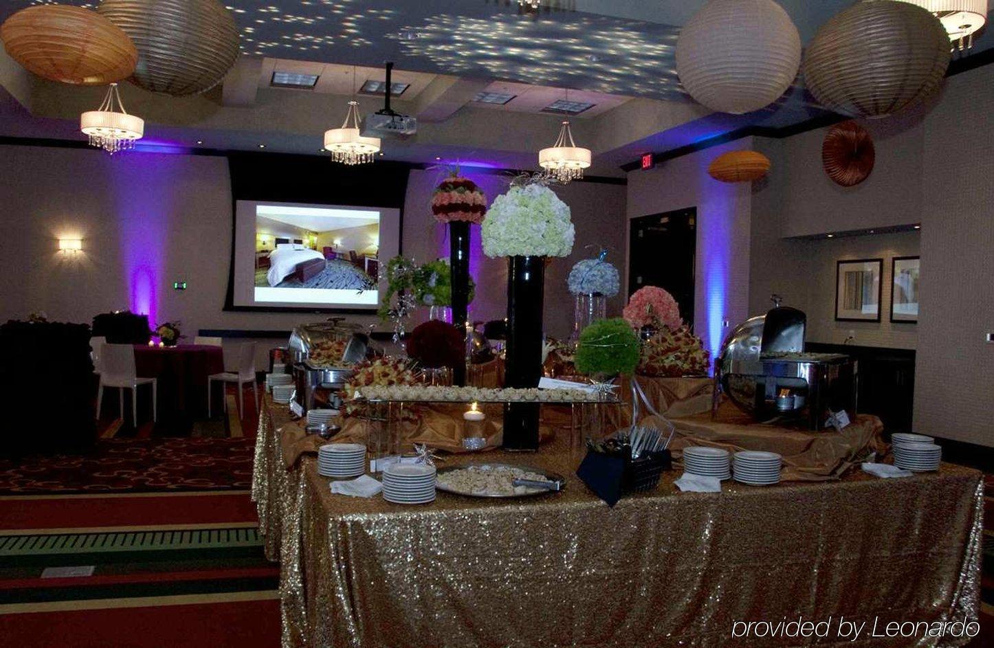 Hilton Garden Inn Raleigh/Crabtree Valley Екстериор снимка