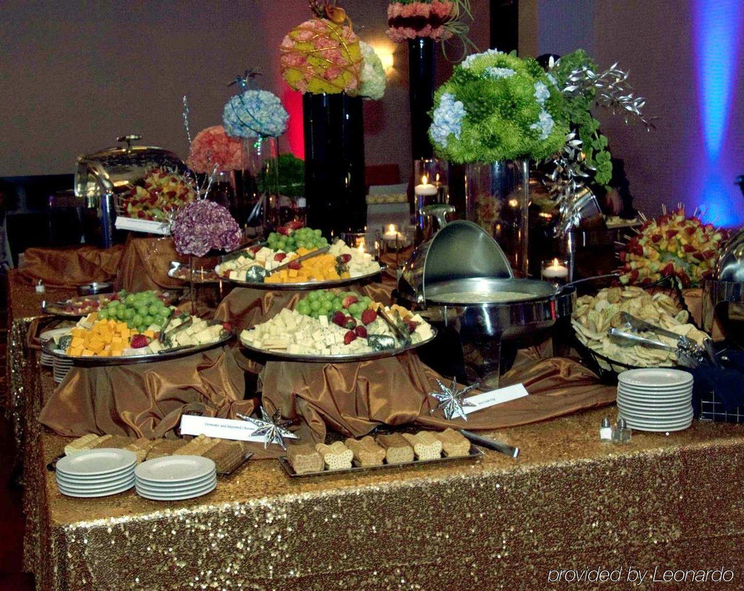 Hilton Garden Inn Raleigh/Crabtree Valley Екстериор снимка